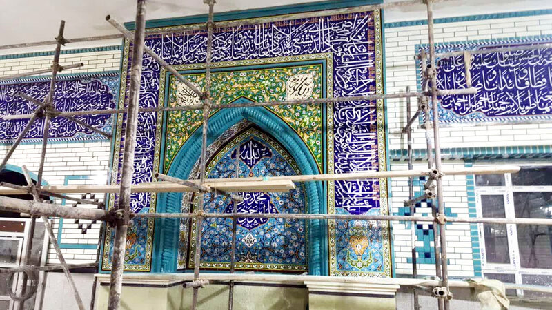 نمونه ای از اجرای کاشی هفت رنگی در مسجد