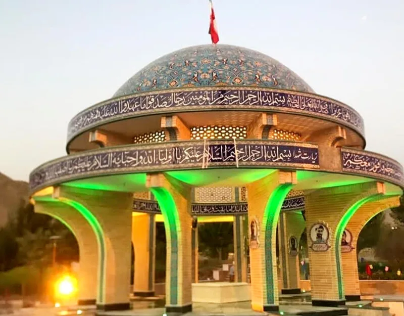 کاشی قرآنی و سنتی برای مقبره یادبود شهدا